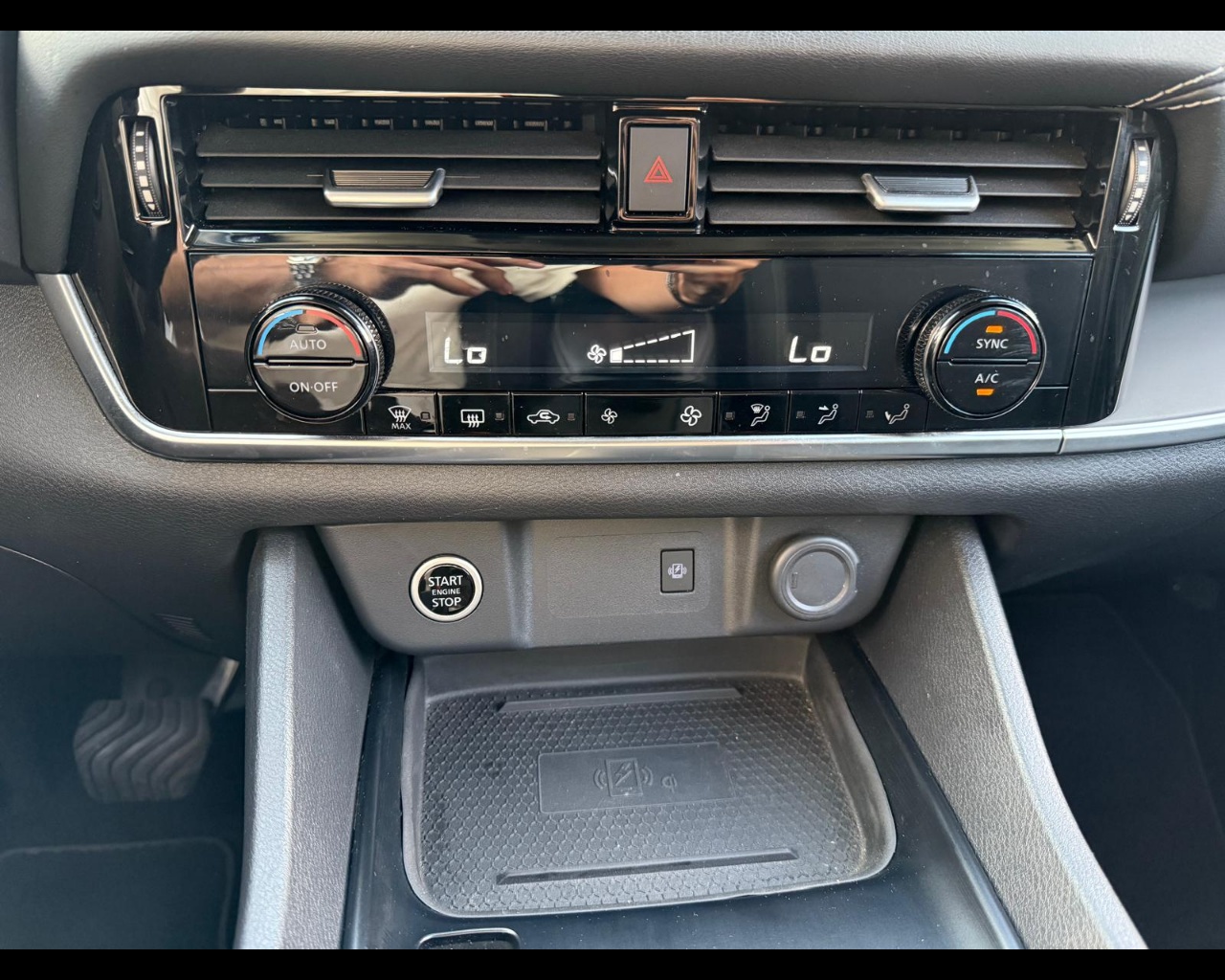 Foto NISSAN Qashqai 1.3 mhev Business 2wd 158cv xtronic
