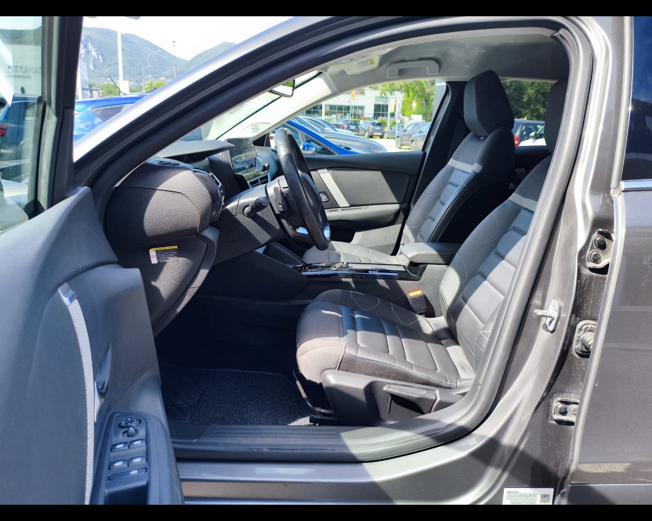 Foto CITROEN C4 1.5 bluehdi Shine s&s 130cv eat8