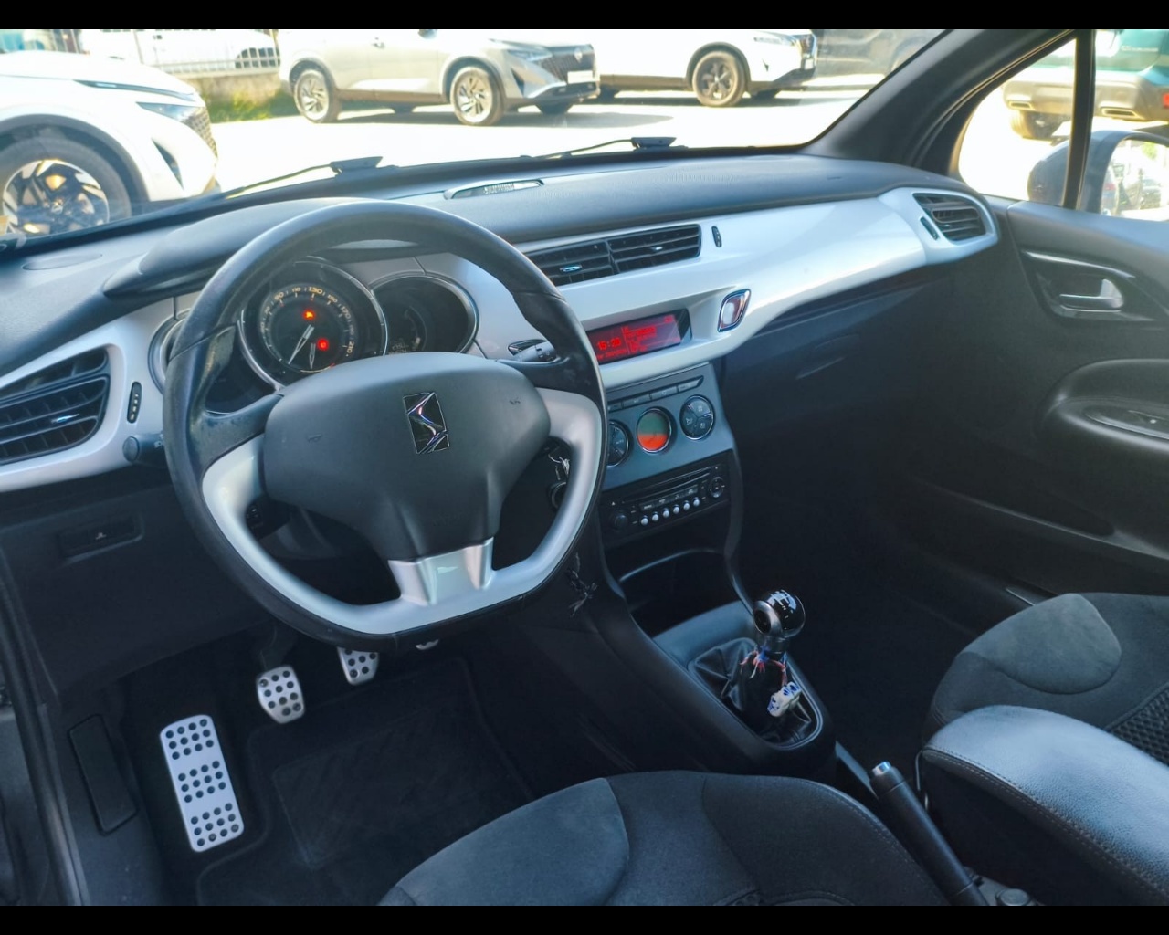 Foto CITROEN DS3 1.4 hdi So Chic 70cv