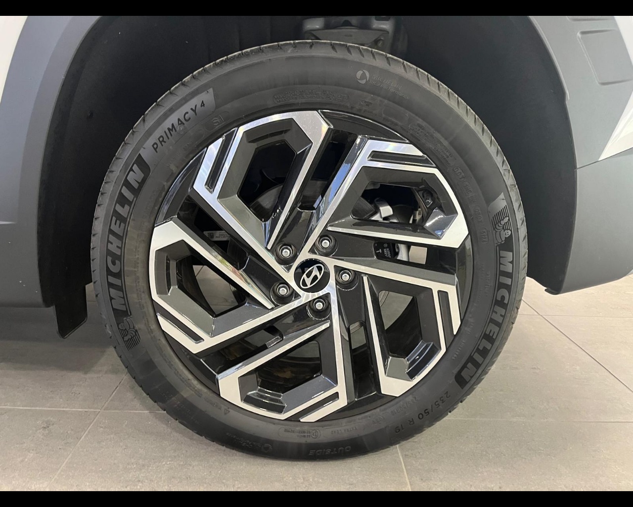 Foto HYUNDAI TUCSON PE 1.6HEV AT 2WD EXELLENCE+LP+PP