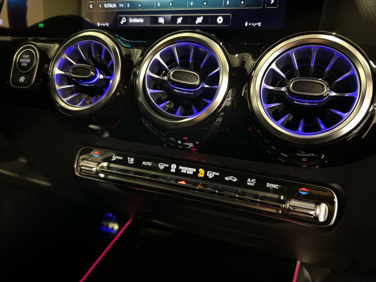 Mercedes GLA GLA 200 D Premium 8G-DCT - 14