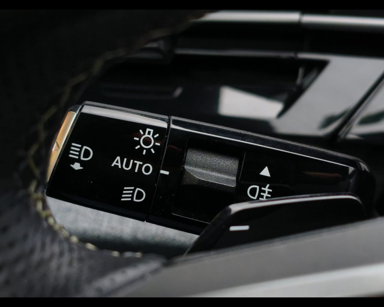 Foto PEUGEOT 3008 1.2 hybrid GT 145cv e-dcs6