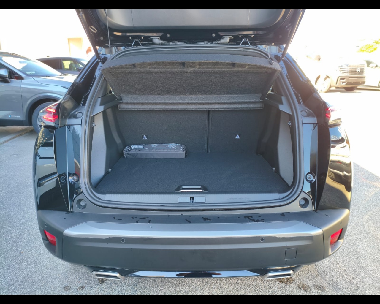 Foto PEUGEOT 2008 1.2 hybrid GT 136cv e-dcs6