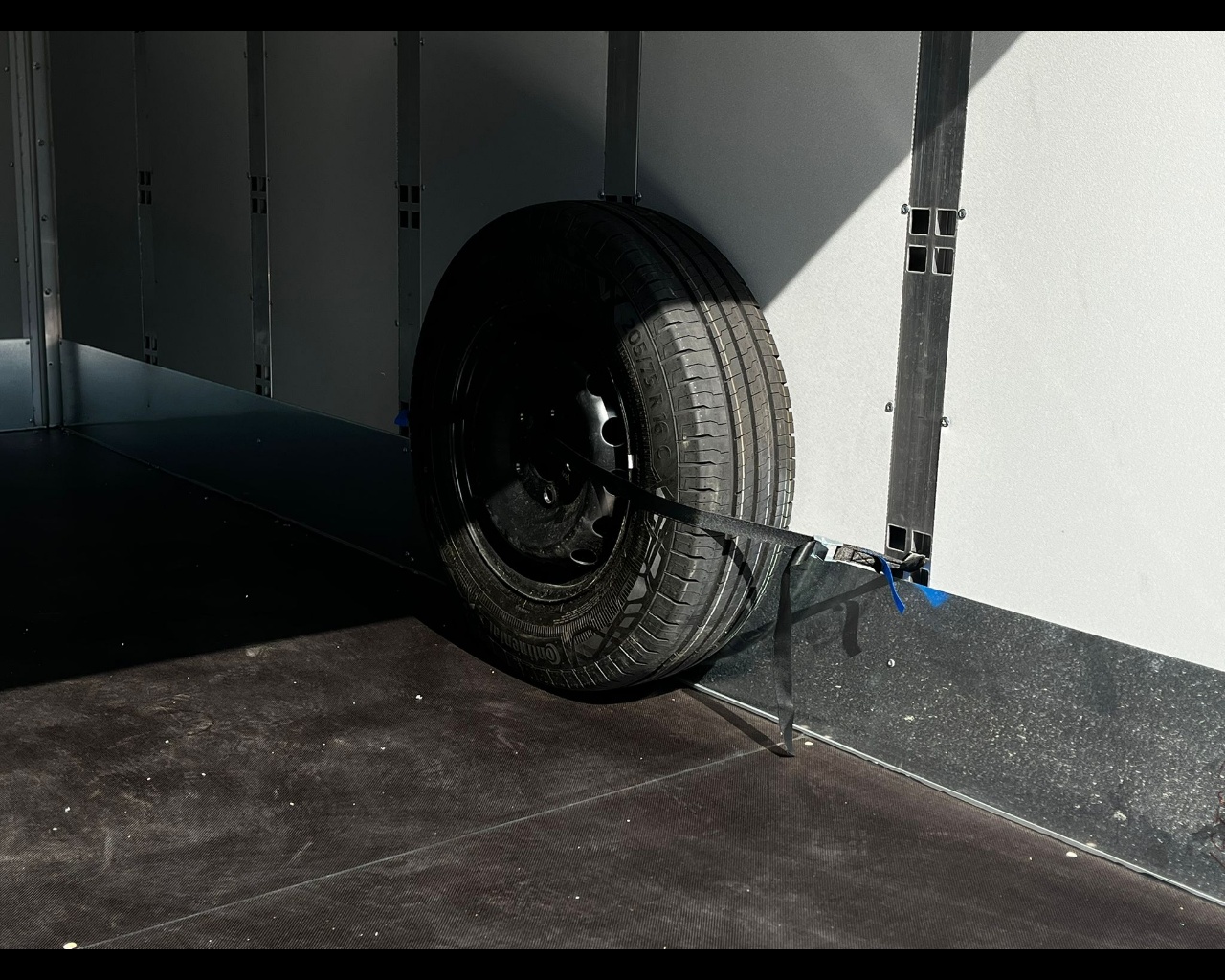 Foto NISSAN INTERSTAR CC H1L3P3 35Q 150CV EVIE MITTAS CABINA SINGOLA