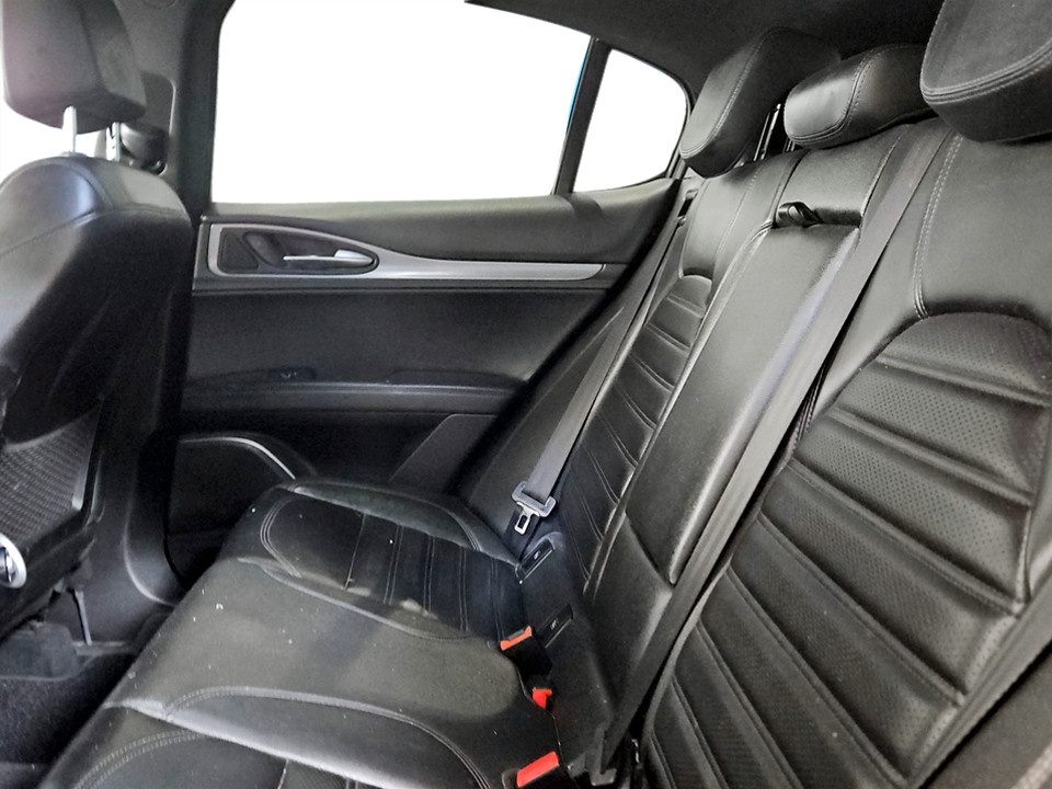 ALFA ROMEO Stelvio 2.2 t Veloce Q4 210cv auto Diesel usato - 16