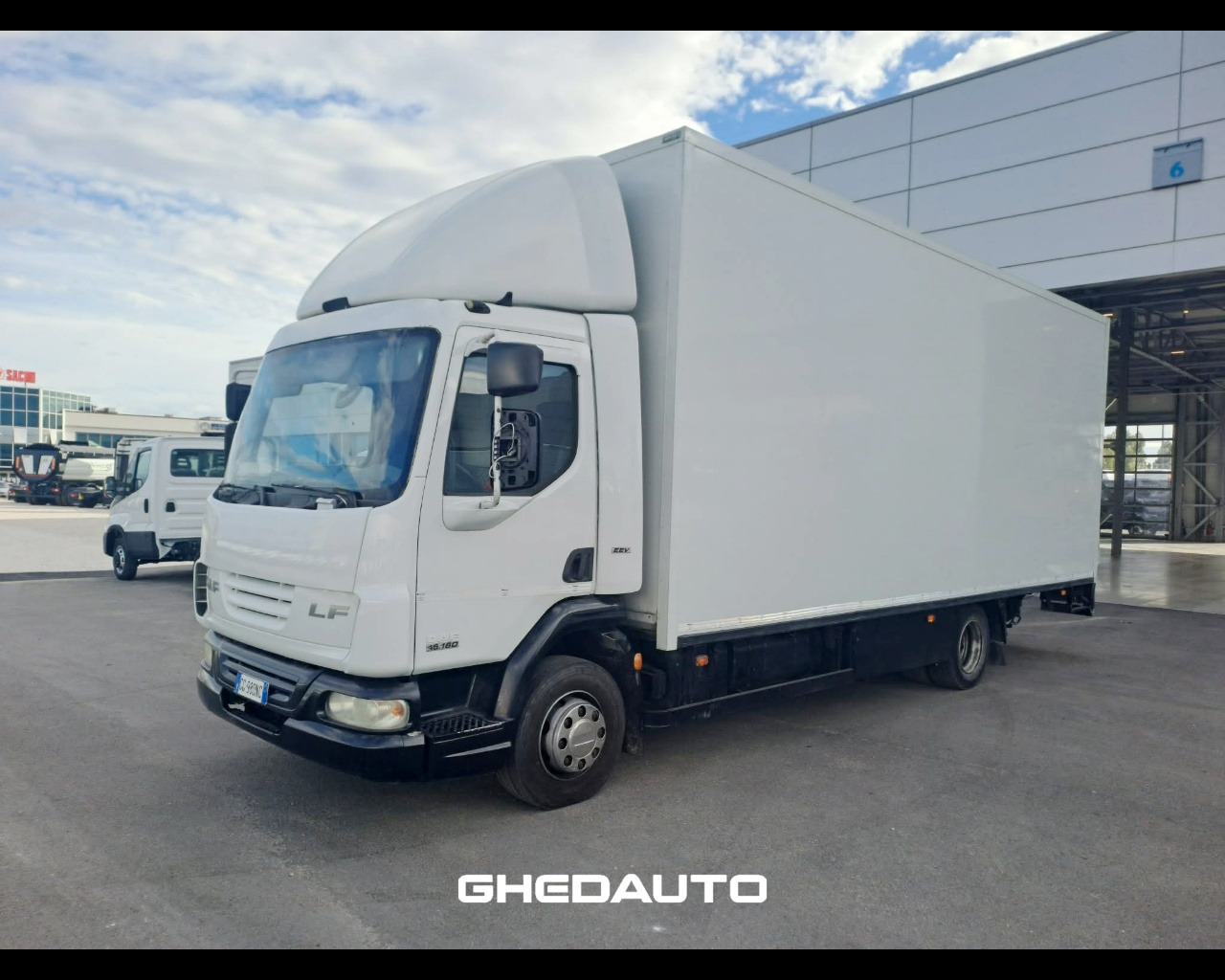 DAF LF 45.160 BOX IN LEGA CON SPONDA CARICATRICE Diesel usato a Castel San Pietro Terme