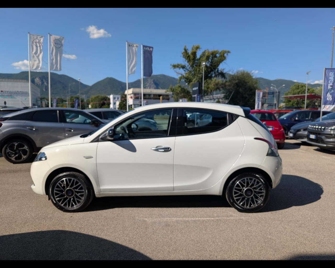Foto LANCIA Ypsilon 1.0 firefly hybrid Platino s&s 70cv