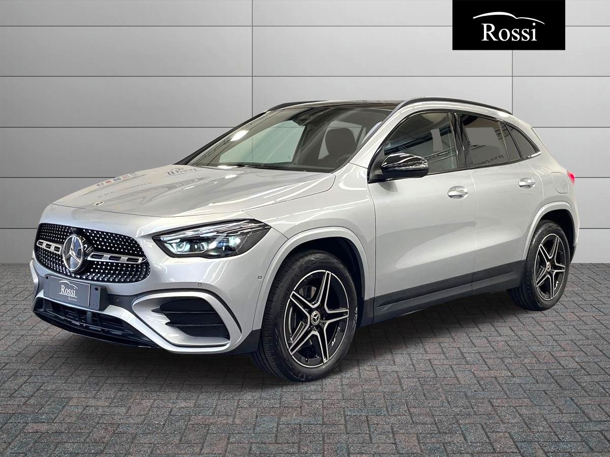 Mercedes-Benz GLA 250 e con tecnologia ibrida EQ