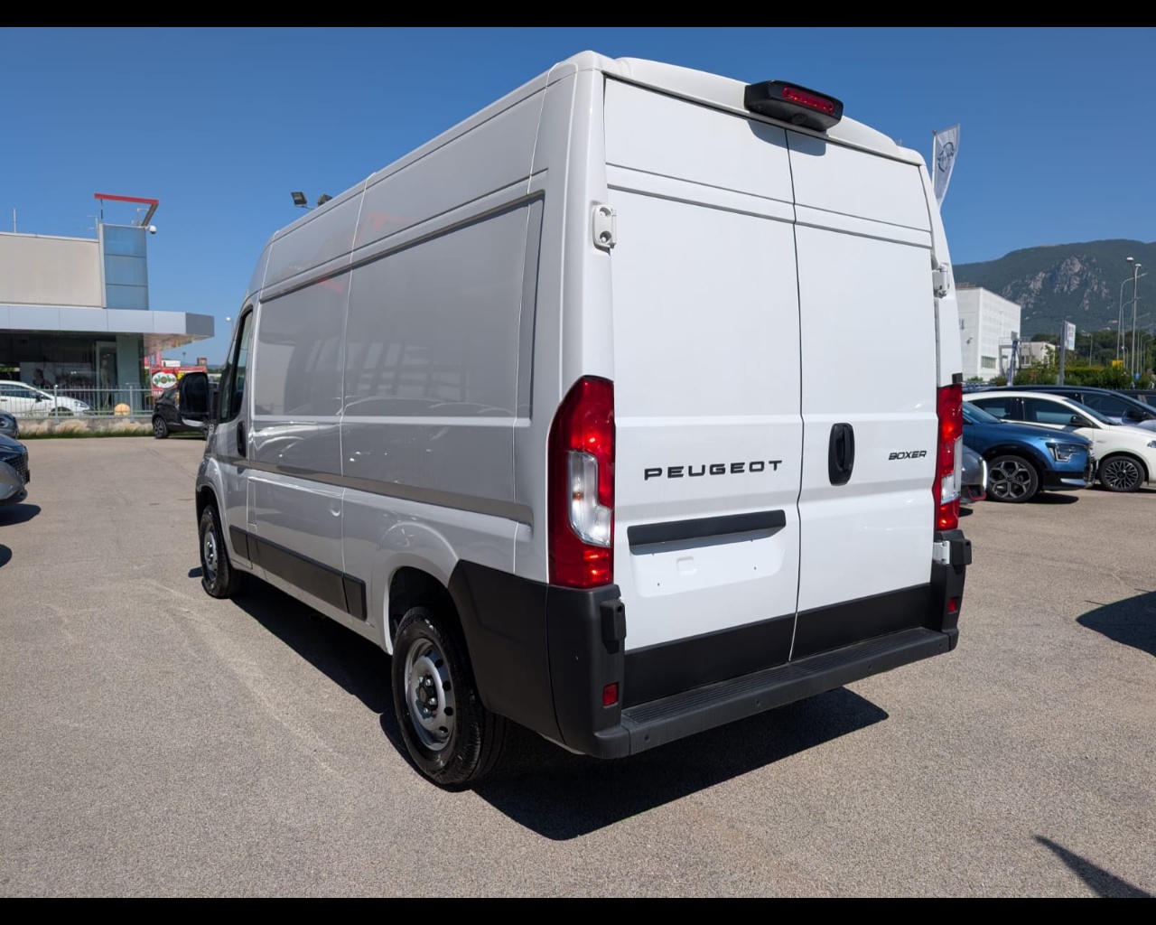 Foto PEUGEOT Boxer Furgone 335 L2 H2 BlueHDi 140 S&S