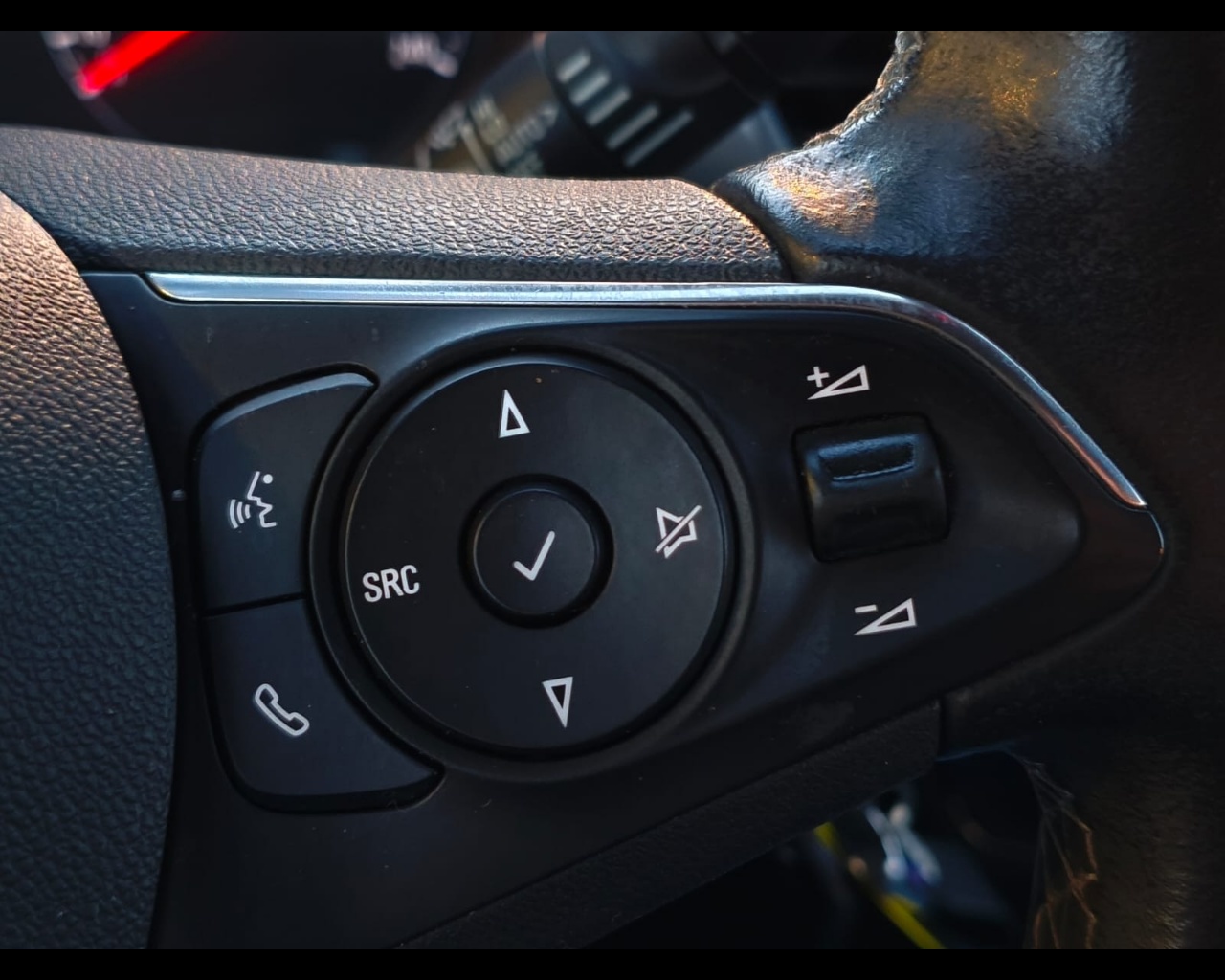 Foto OPEL Crossland 1.2 Elegance s&s 83cv