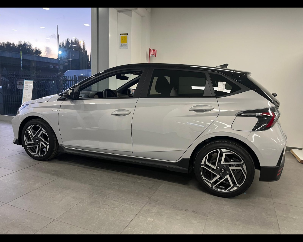 Foto HYUNDAI I20 PE MY25 1.0T DCT NLINE CARBON