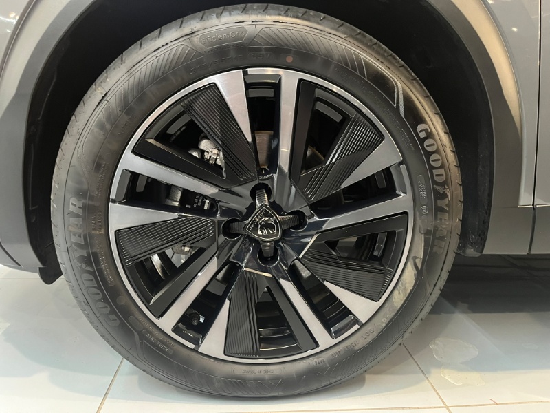 PEUGEOT – 2008 motore elettrico 156 CV GT