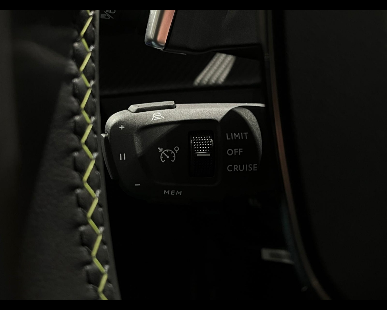 Foto PEUGEOT 2008 1.2 hybrid GT 136cv e-dcs6