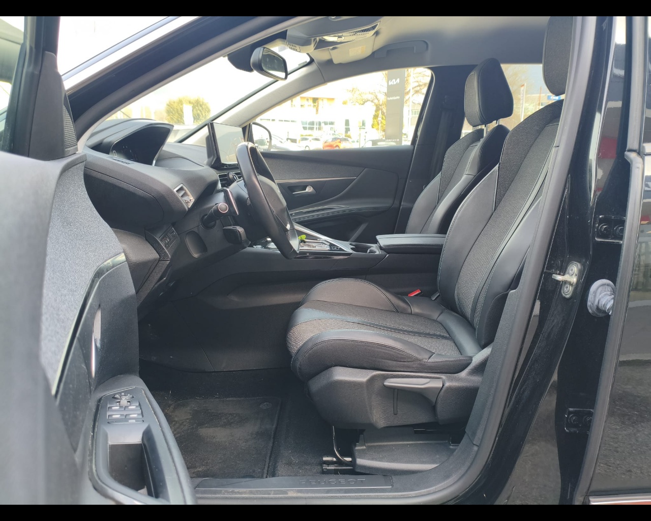 Foto PEUGEOT 3008 1.5 bluehdi Allure Pack s&s 130cv eat8