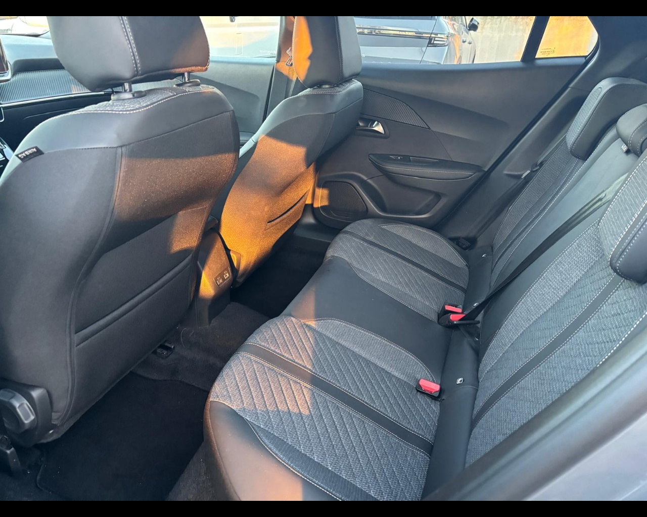 Foto PEUGEOT 2008 1.2 puretech Allure s&s 130cv eat8