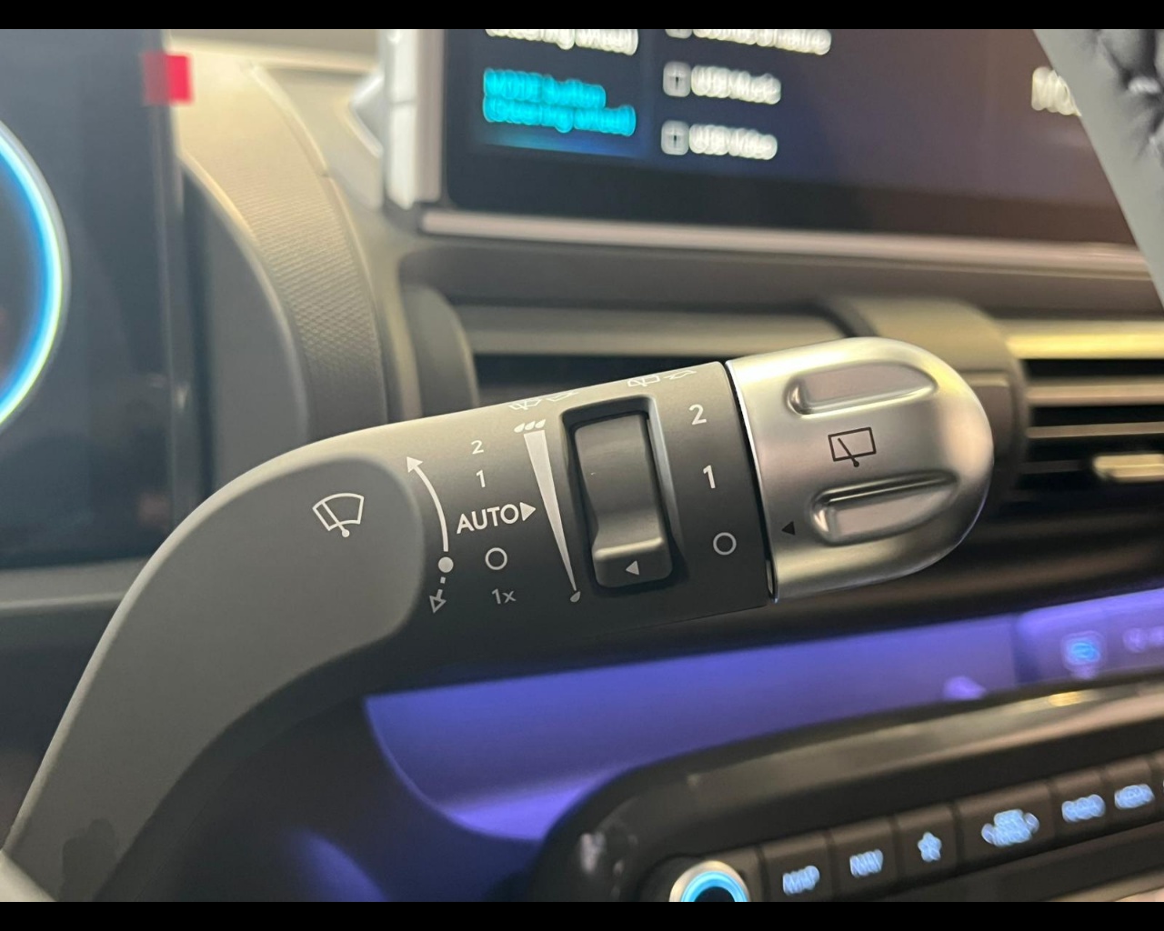 Foto HYUNDAI INSTER 49 KWH CROSS+PP