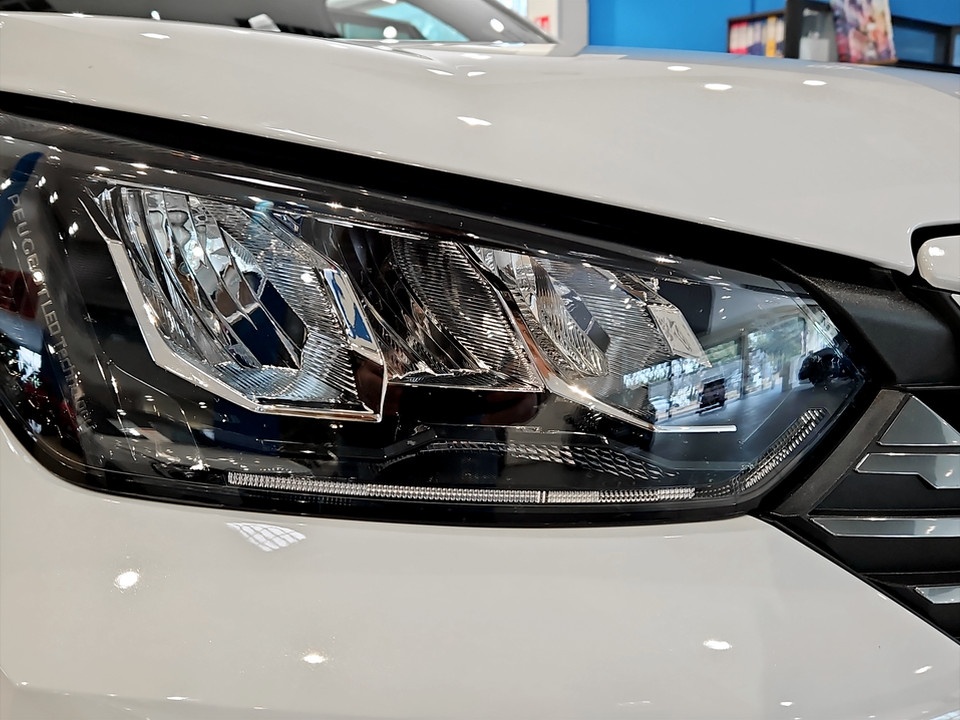 PEUGEOT 2008 1.5 bluehdi Allure s&s 130cv eat8 Diesel usato - 21