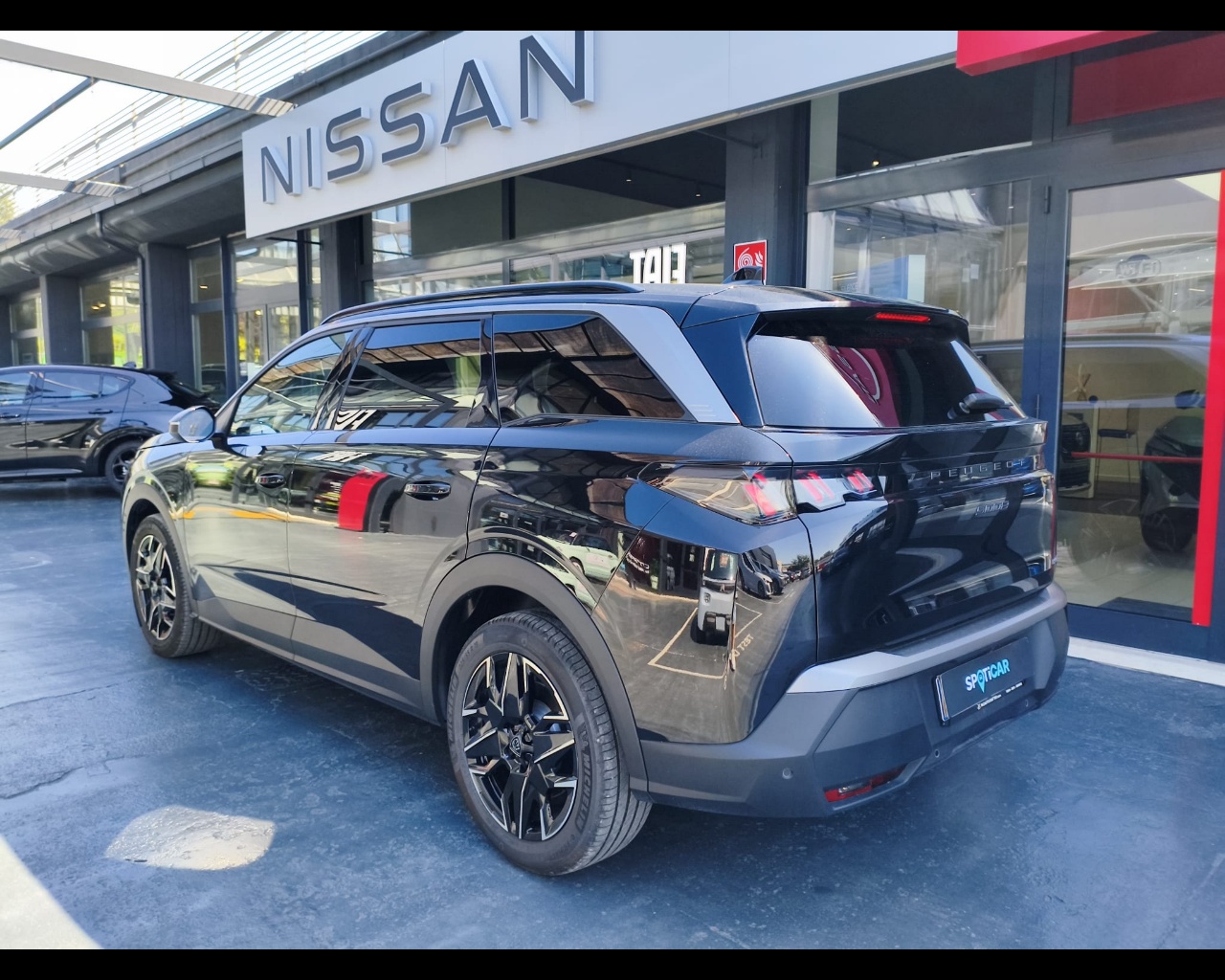 Foto PEUGEOT 5008 1.2 hybrid Allure 136cv e-dcs6
