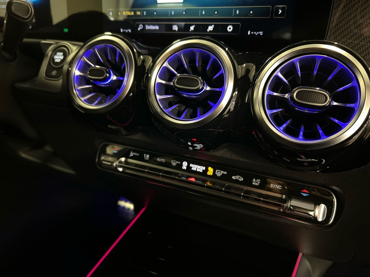 Mercedes GLB GLB 180 D Premium 8G-DCT - 14