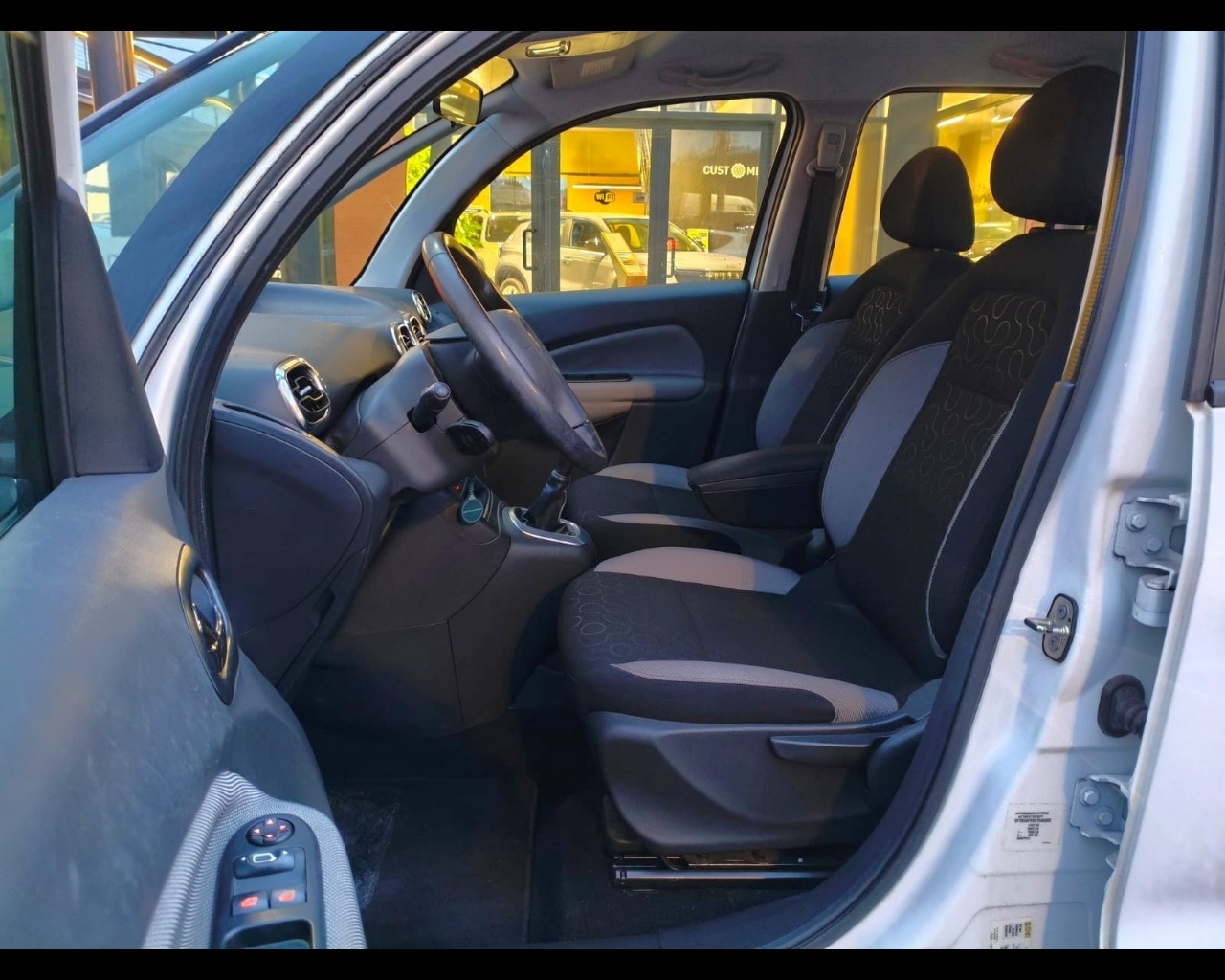 Foto CITROEN C3 Picasso 1.4 vti Exclusive (exclusive style) E5