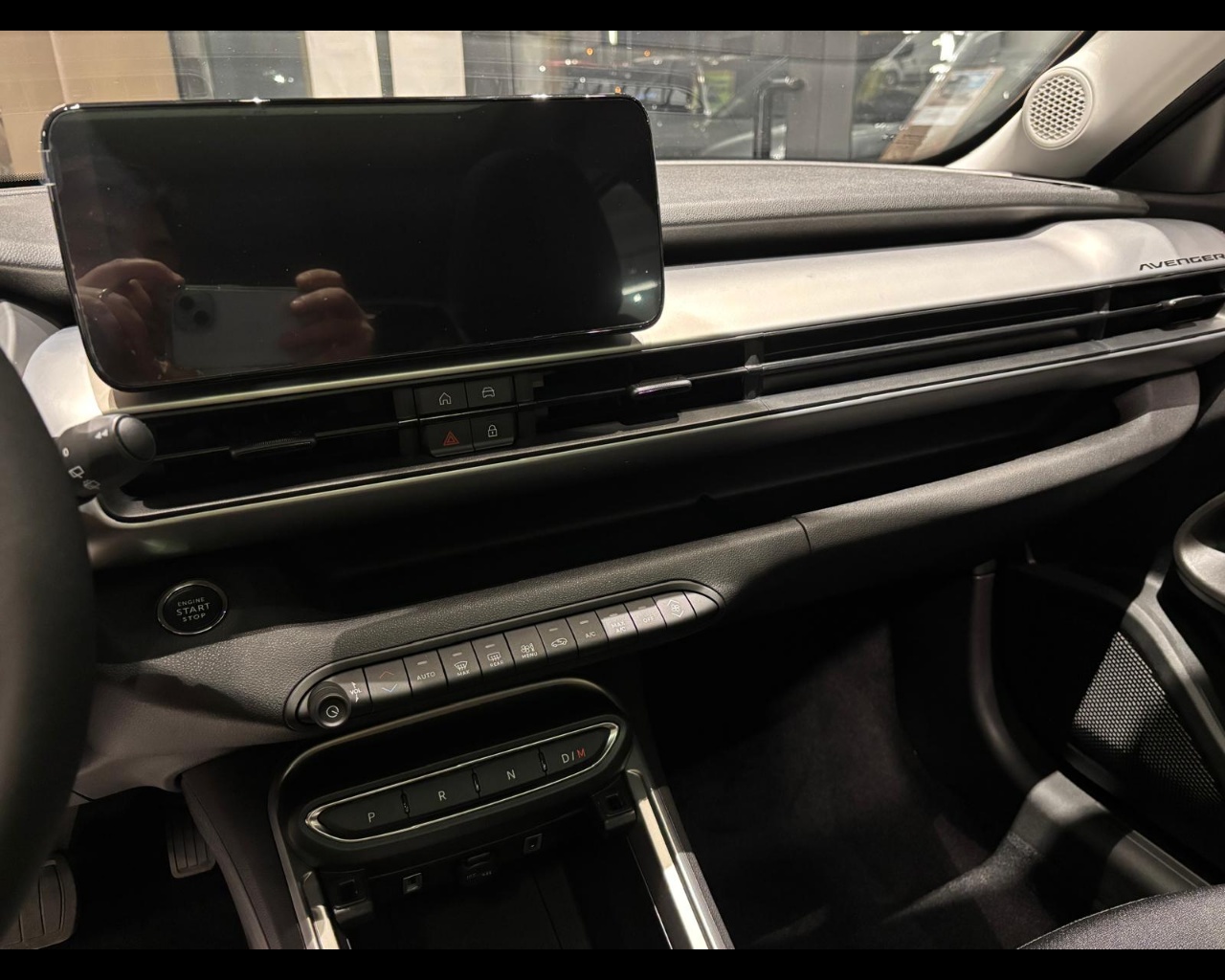 Foto JEEP Avenger E-Hybrid Avenger Tech& Sky 1.2 110cv Dct Mhev