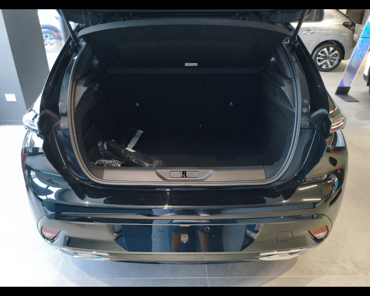 Foto PEUGEOT 308 1.2 hybrid Allure 145cv e-dcs 6