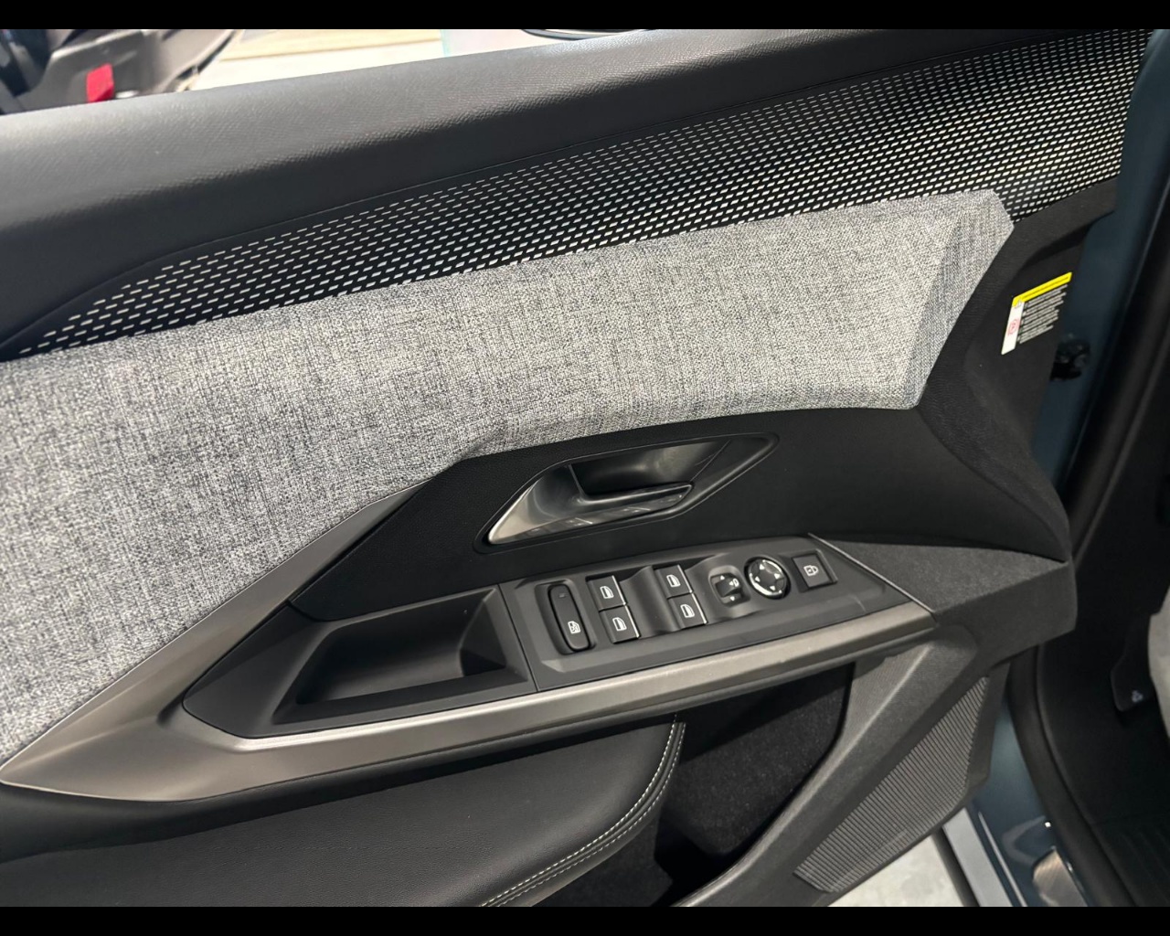 Foto PEUGEOT 3008 1.2 hybrid GT 136cv e-dcs6