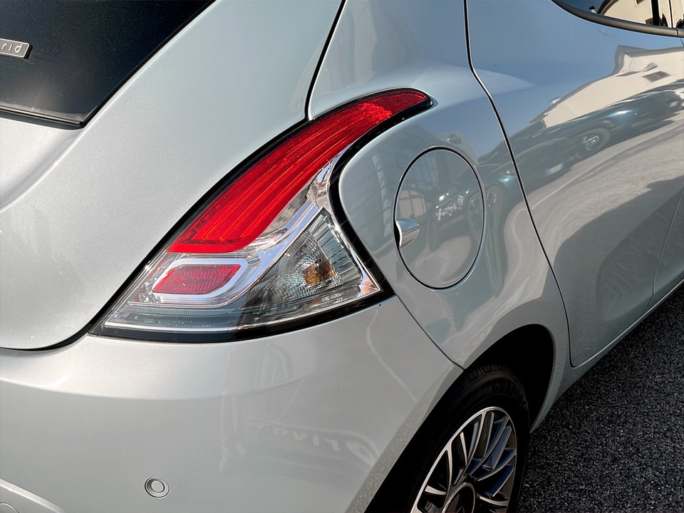 LANCIA Ypsilon 1.0 firefly hybrid Gold s&s 70cv 5p.ti Ibrida usato - 19