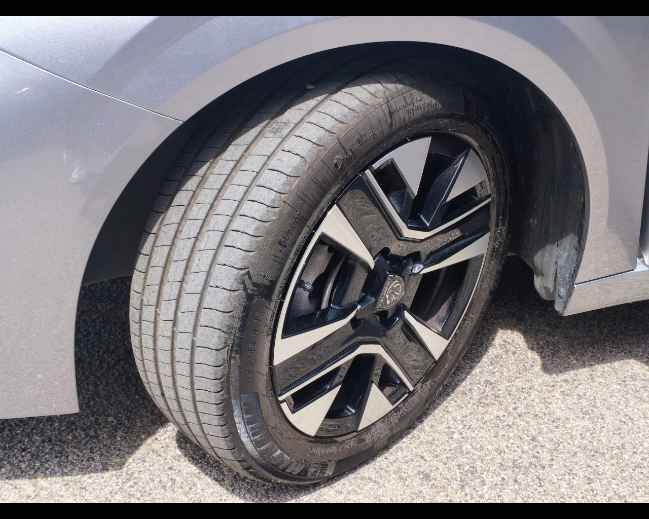 Foto PEUGEOT 208 1.2 puretech Allure s&s 100cv