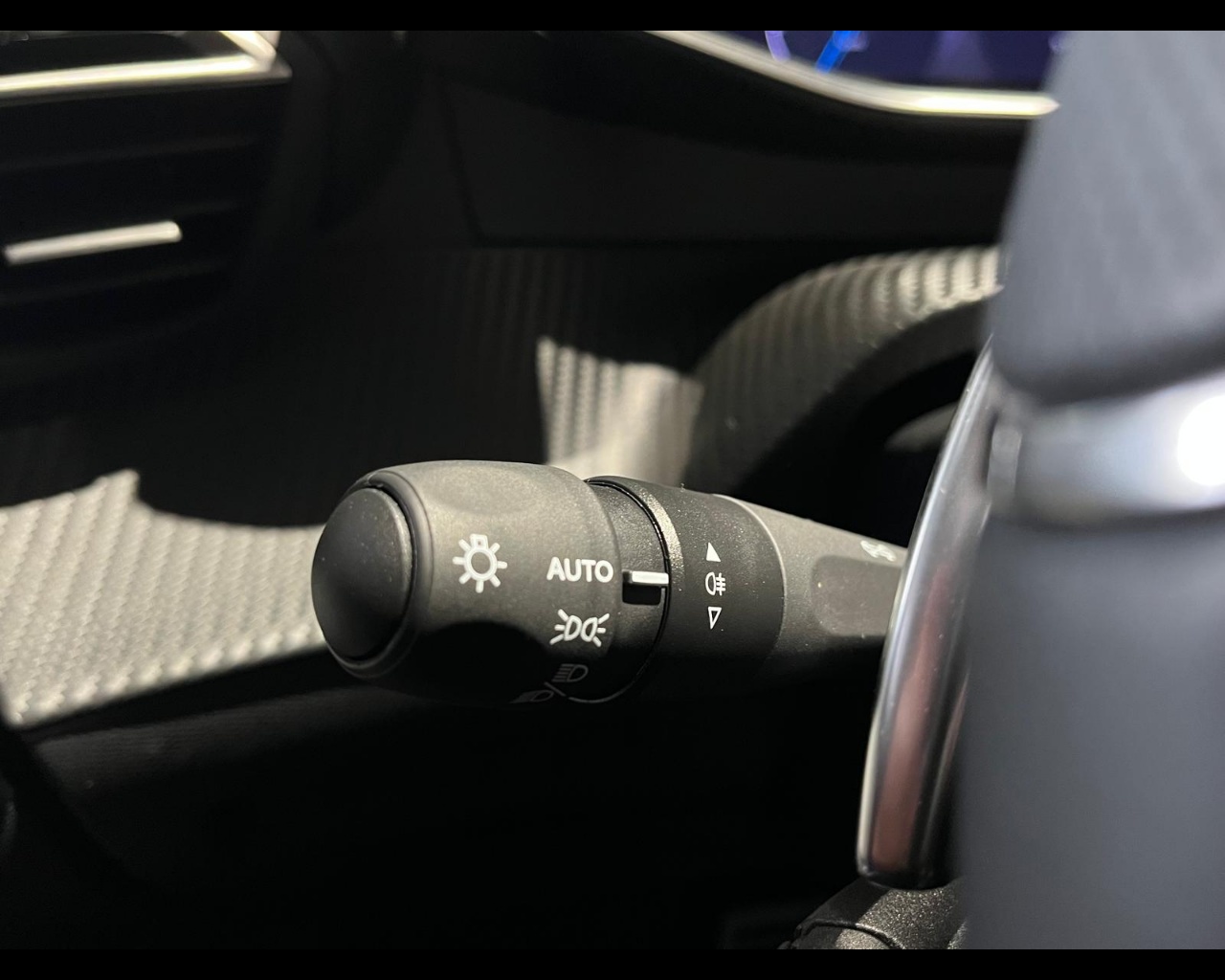 Foto PEUGEOT 208 1.2 hybrid GT 136cv e-dcs 6