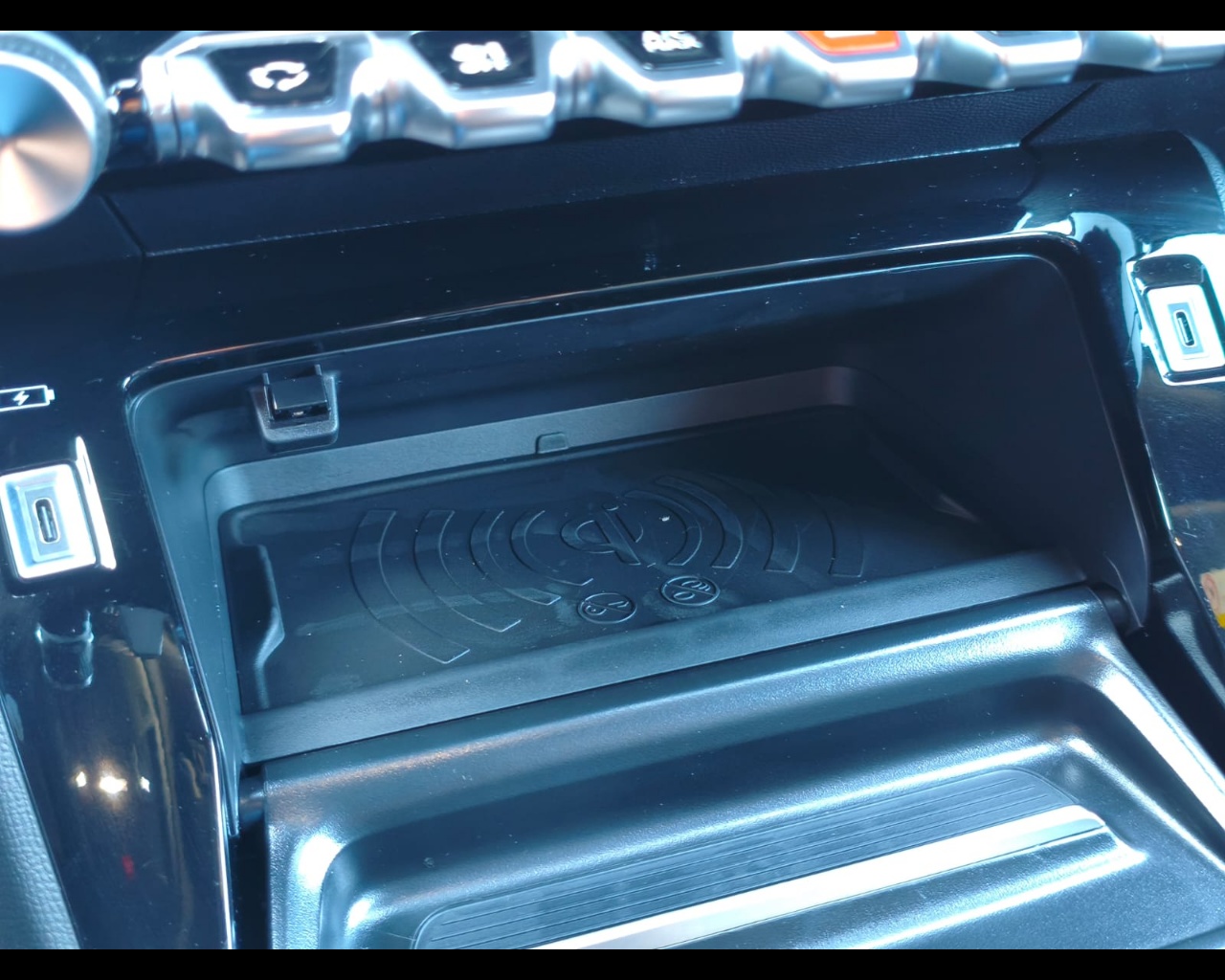 Foto PEUGEOT 2008 1.2 hybrid GT 136cv e-dcs6