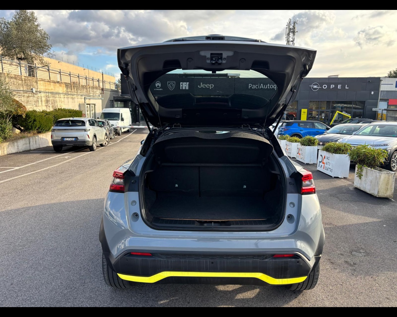 Foto NISSAN Juke 1.0 dig-t Kiiro 114cv