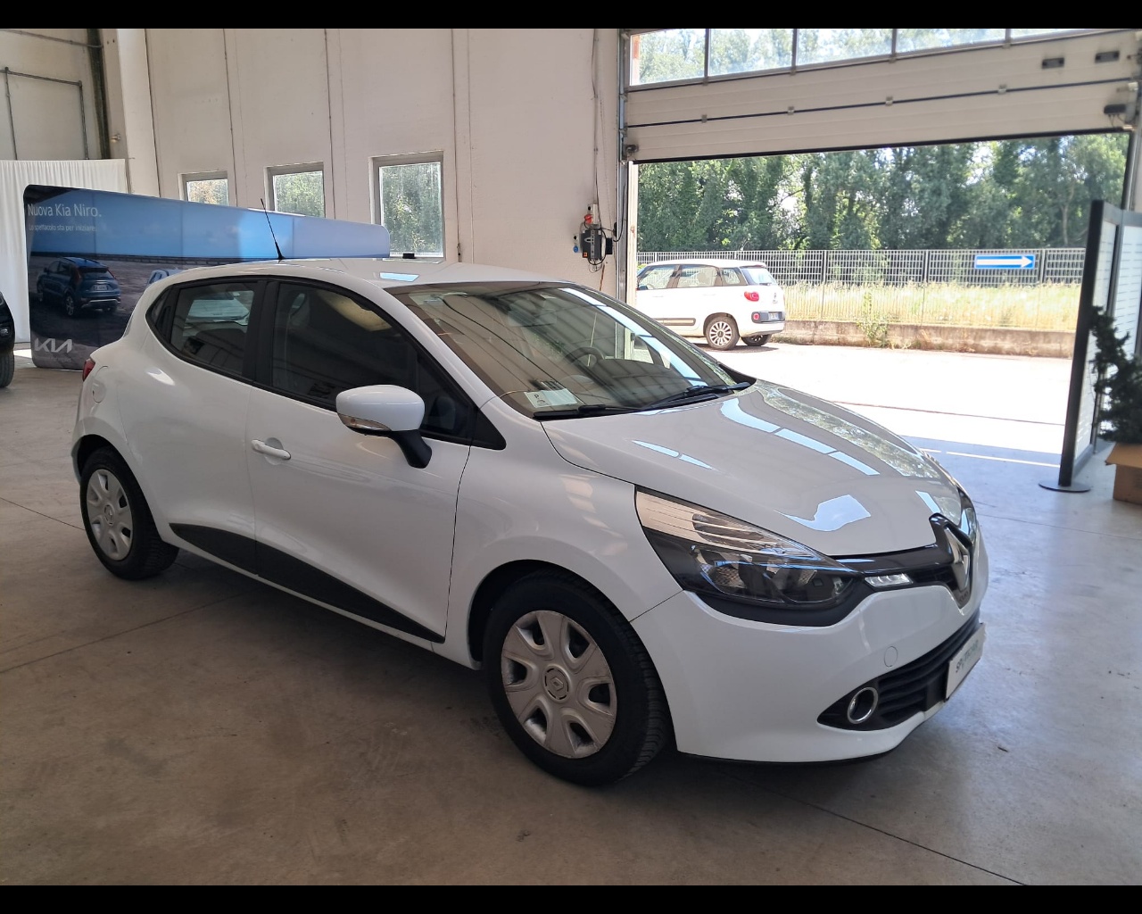Foto RENAULT Clio 5p 1.2 Wave 75cv