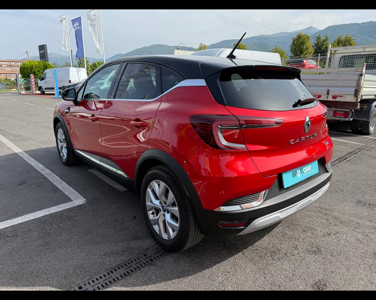 Foto RENAULT Captur 1.6 E-Tech hybrid Intens 145cv auto