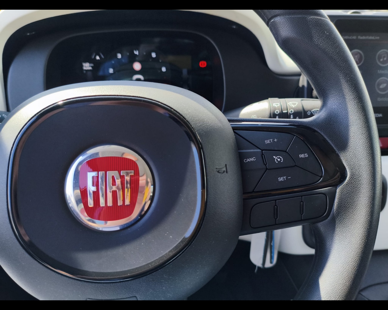 Foto FIAT Pandina 1.0 firefly hybrid s&s 70cv 5p.ti