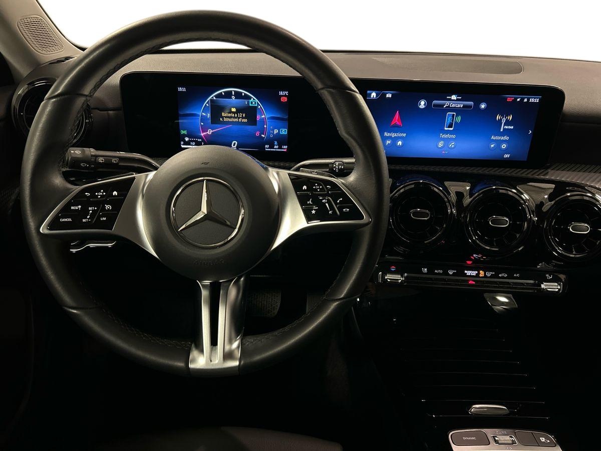 Mercedes  Classe A 180 D Advanced Speedshift DCT AMG 8G - 11