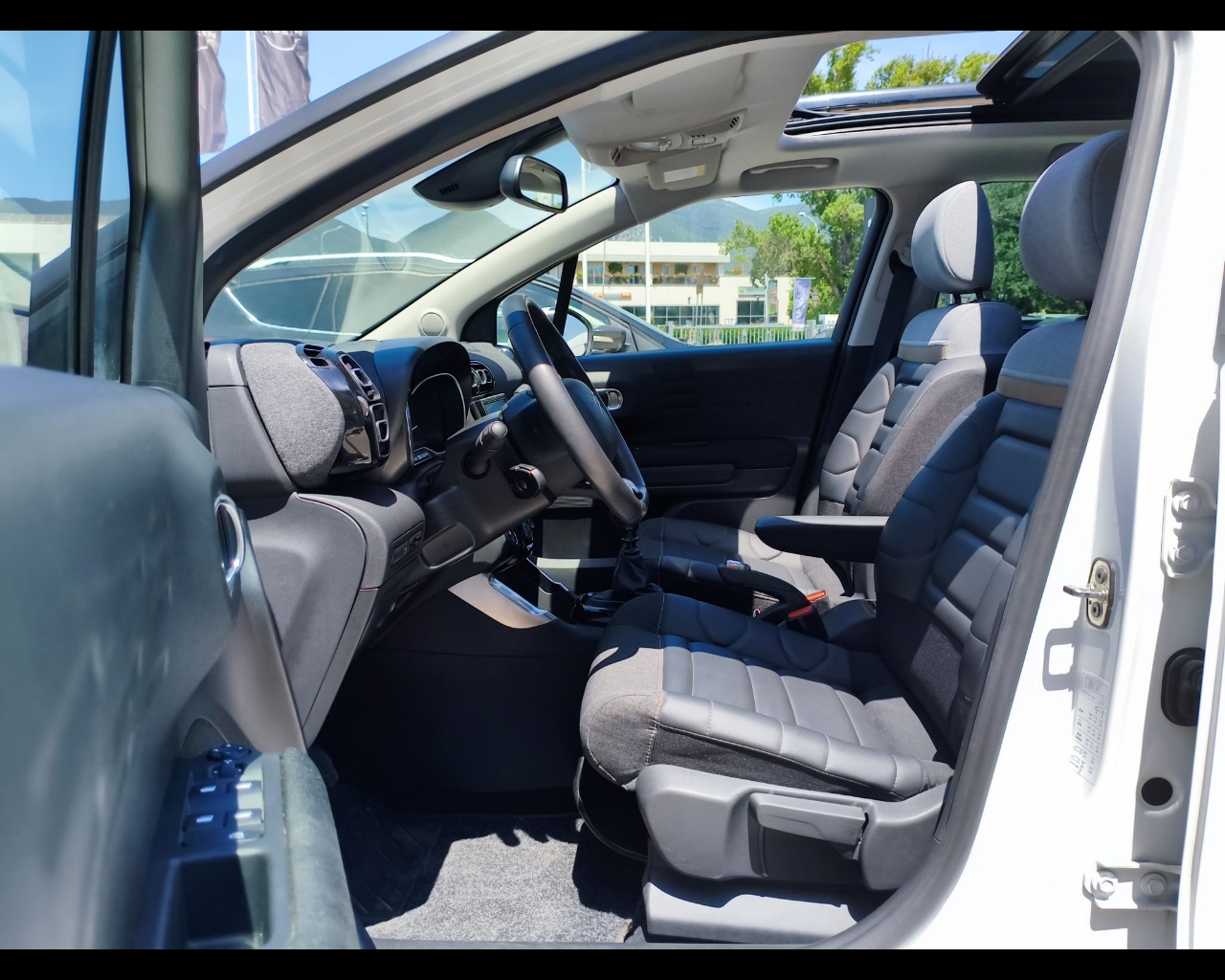 Foto CITROEN C3 Aircross 1.5 bluehdi Shine Pack s&s 110cv