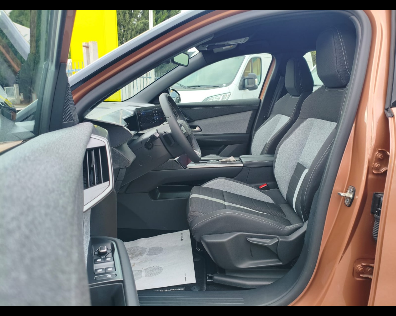 Foto OPEL Grandland 1.2 hybrid Edition 136cv e-dcs6