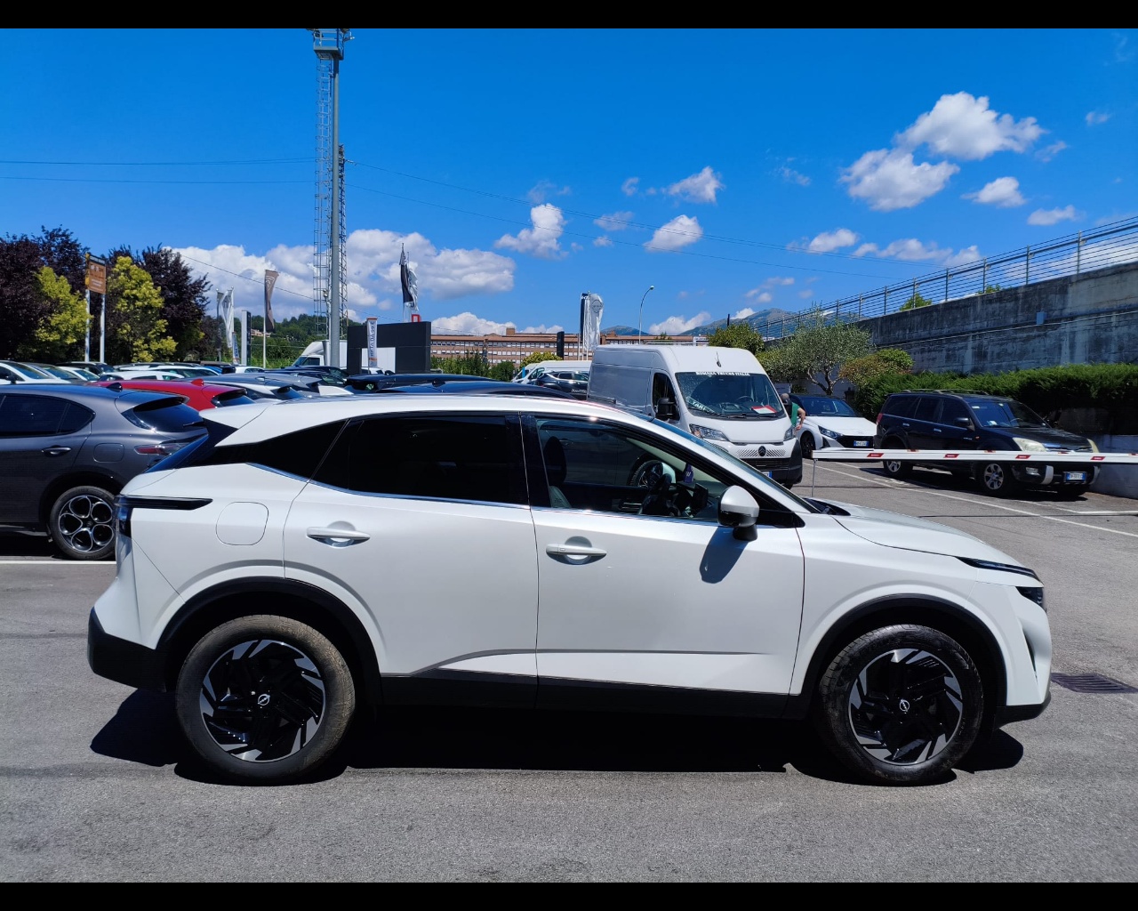 Foto NISSAN Qashqai 1.3 mhev N-Connecta 2wd 140cv