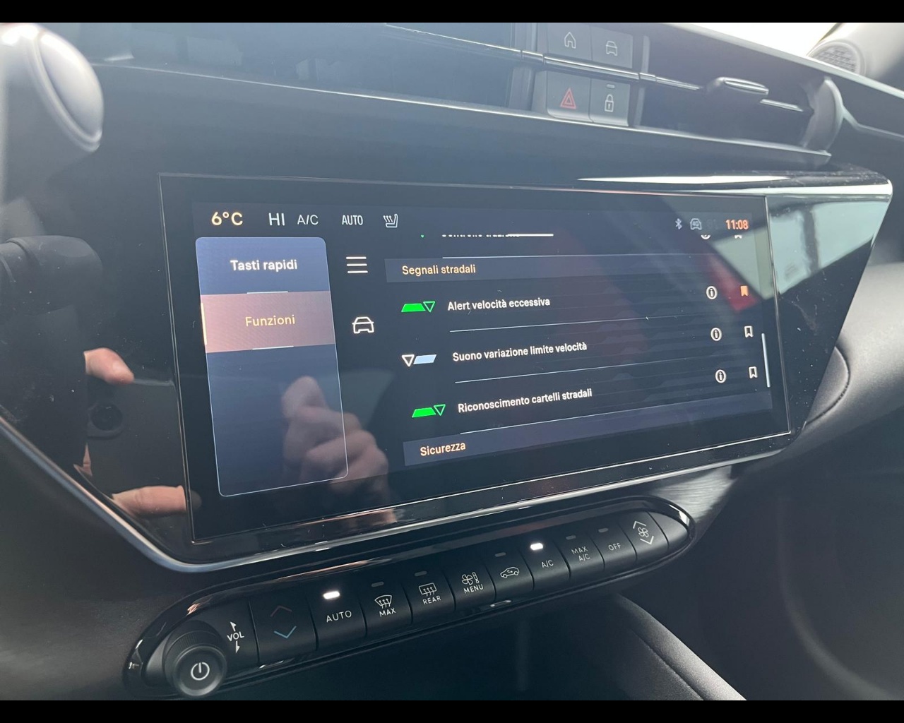 Foto ALFA ROMEO Junior Ibrida Ibrida Q4 1.2 136cv Hybrid Edct6