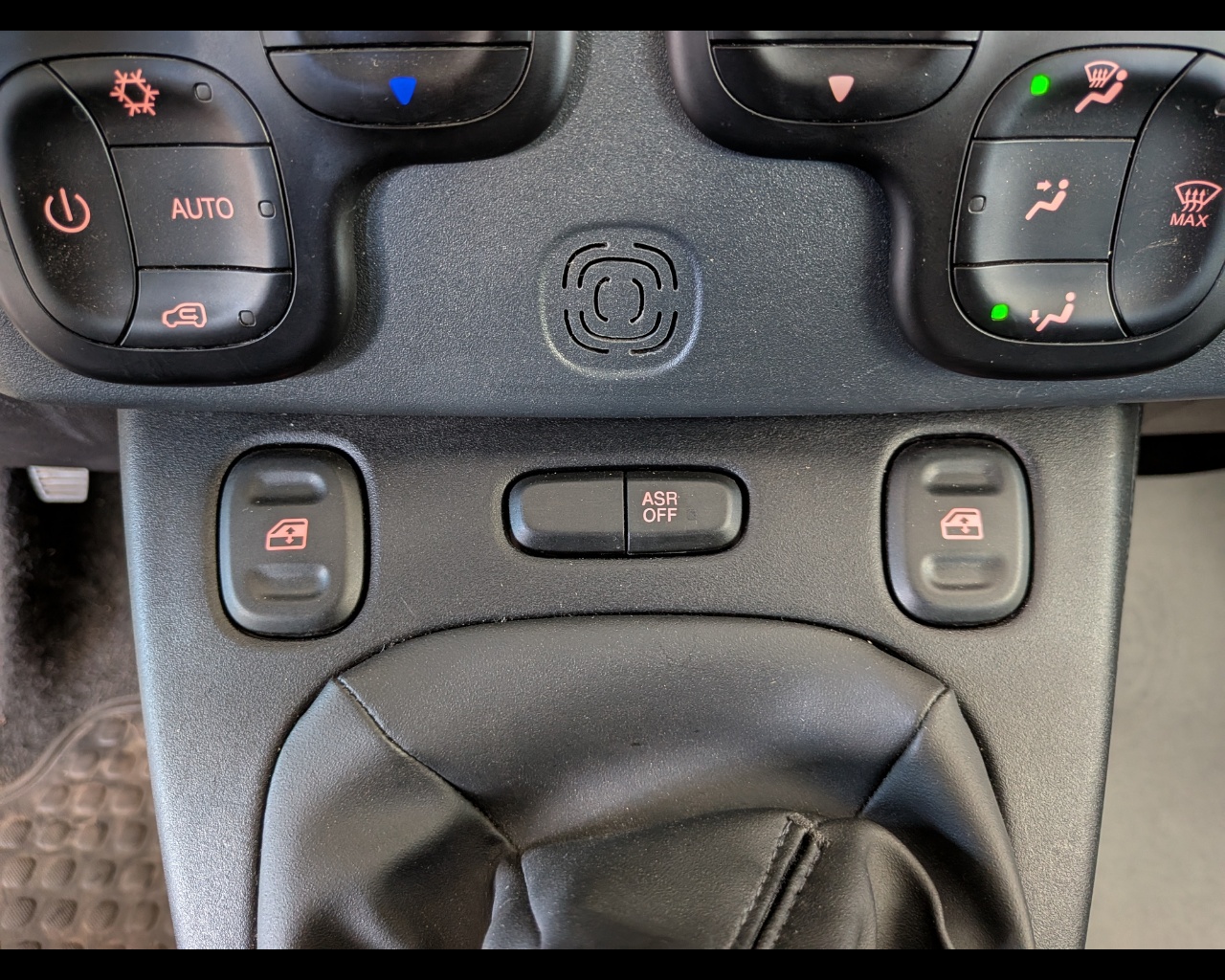 Foto FIAT Panda 1.0 firefly hybrid Cross s&s 70cv 5p.ti