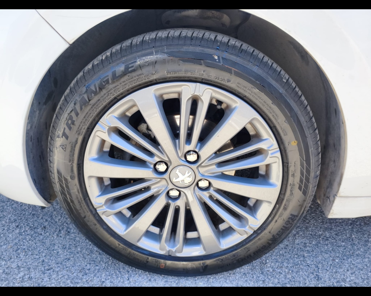 Foto PEUGEOT 208 5p 1.2 puretech Active 82cv