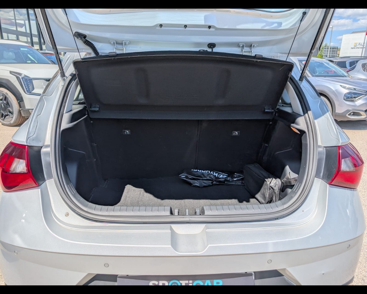 Foto HYUNDAI i20 1.2 Connectline Gpl