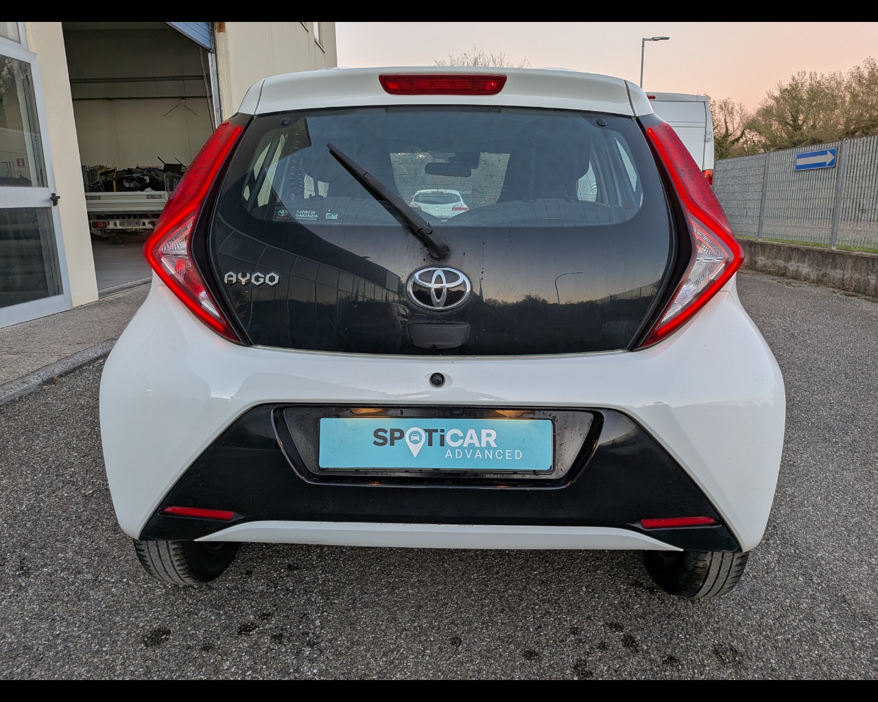 Foto TOYOTA Aygo 5p 1.0 x-cool m-mt 72cv