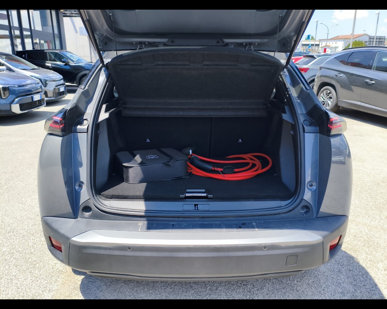 Foto PEUGEOT 2008 54 kWh GT