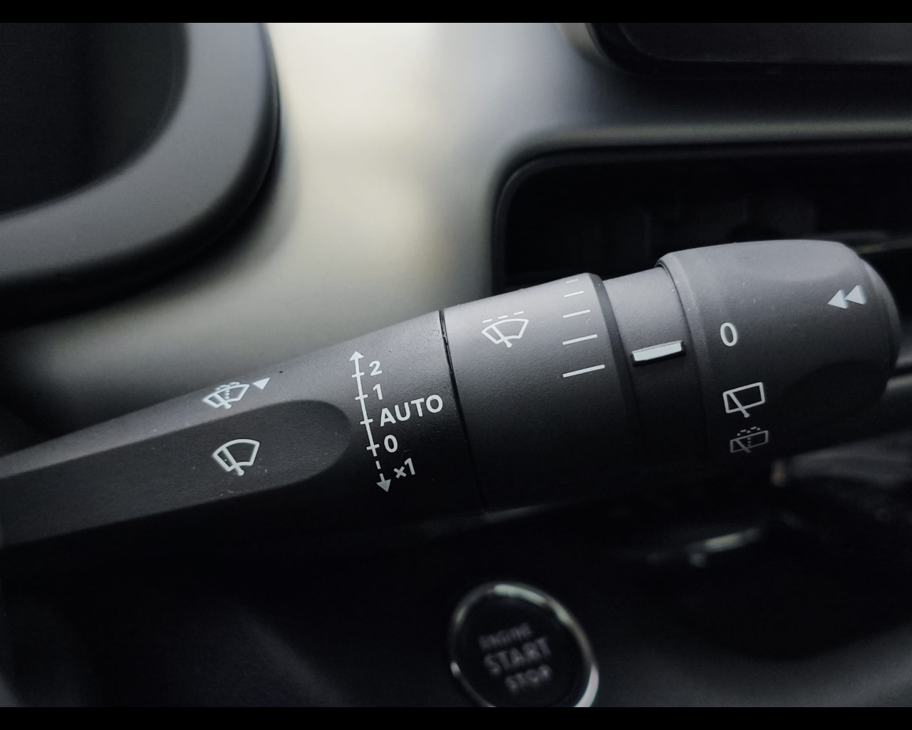 Foto JEEP Avenger 1.2 turbo e-hybrid mhev Altitude fwd 110cv edct6