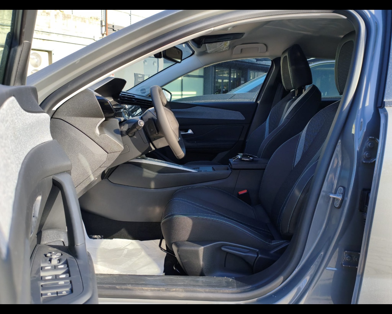 Foto PEUGEOT 408 1.2 hybrid Allure 136cv e-dsc6