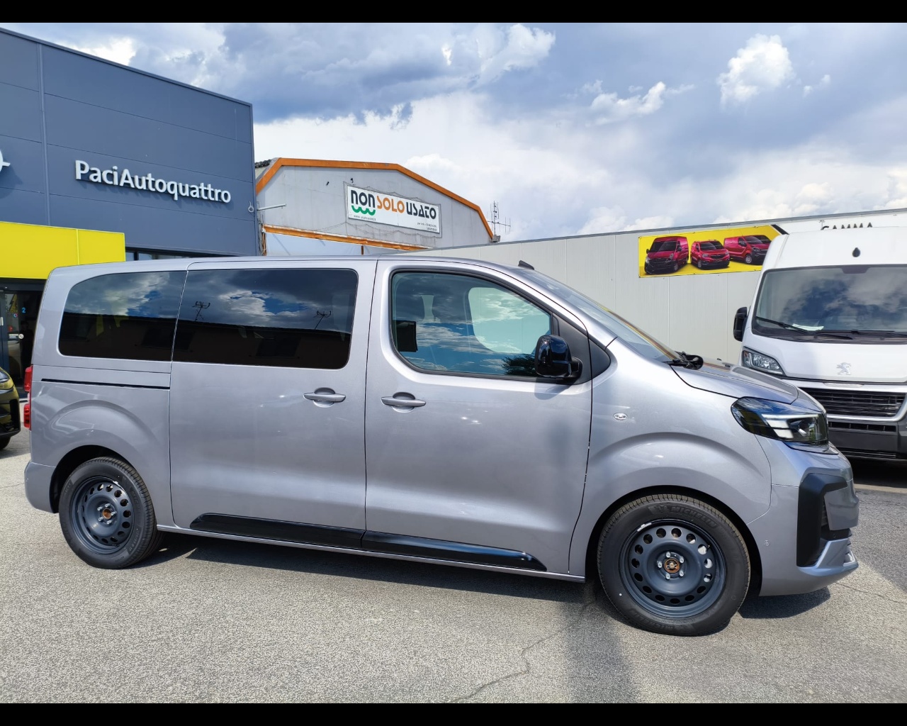 Foto OPEL Zafira Business Edition 2.2 180cv S&S EAT8 Passo Medio