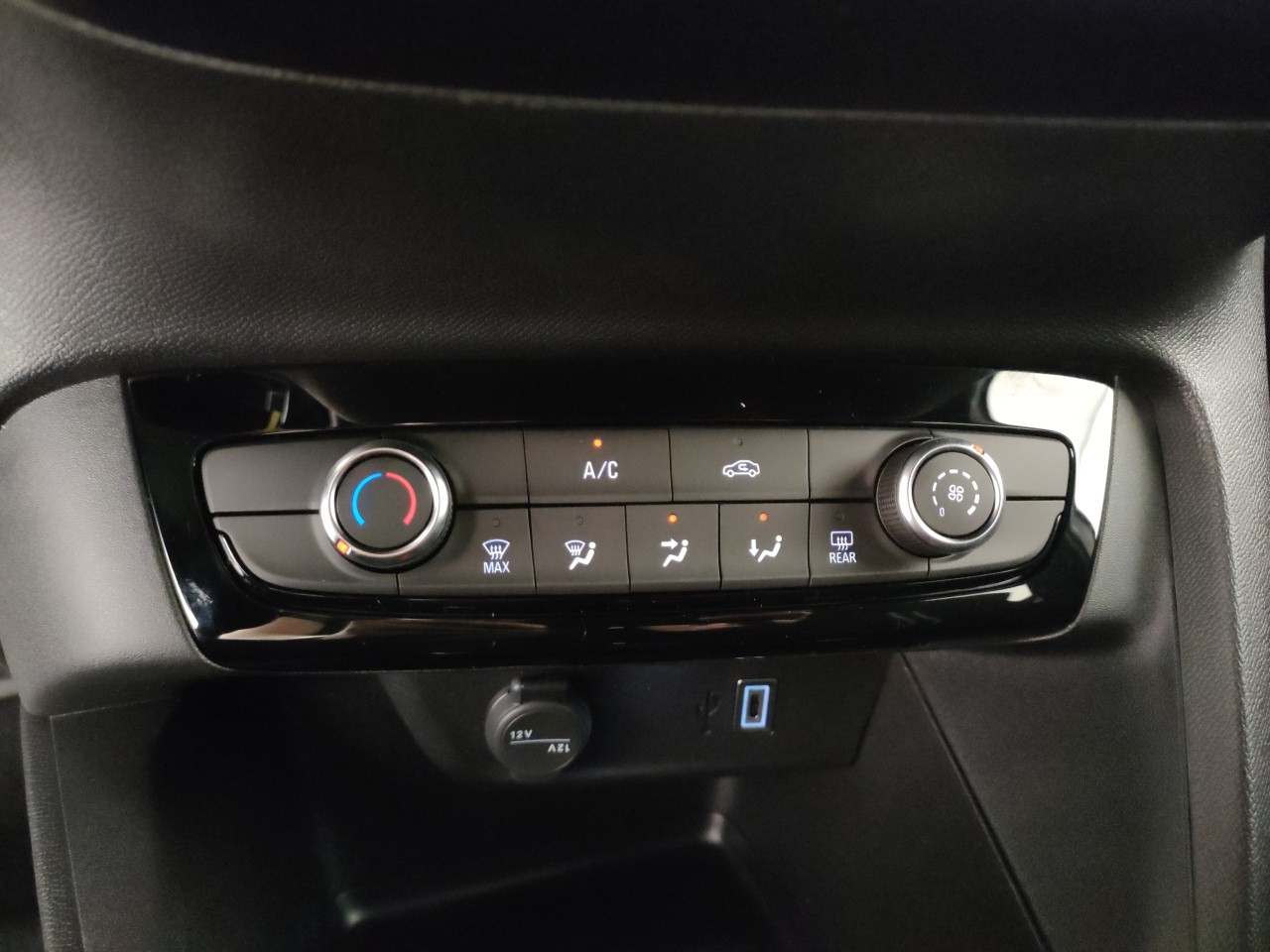 Opel Corsa Nuovo Ibrido benzina Corsa Porto Mantovano