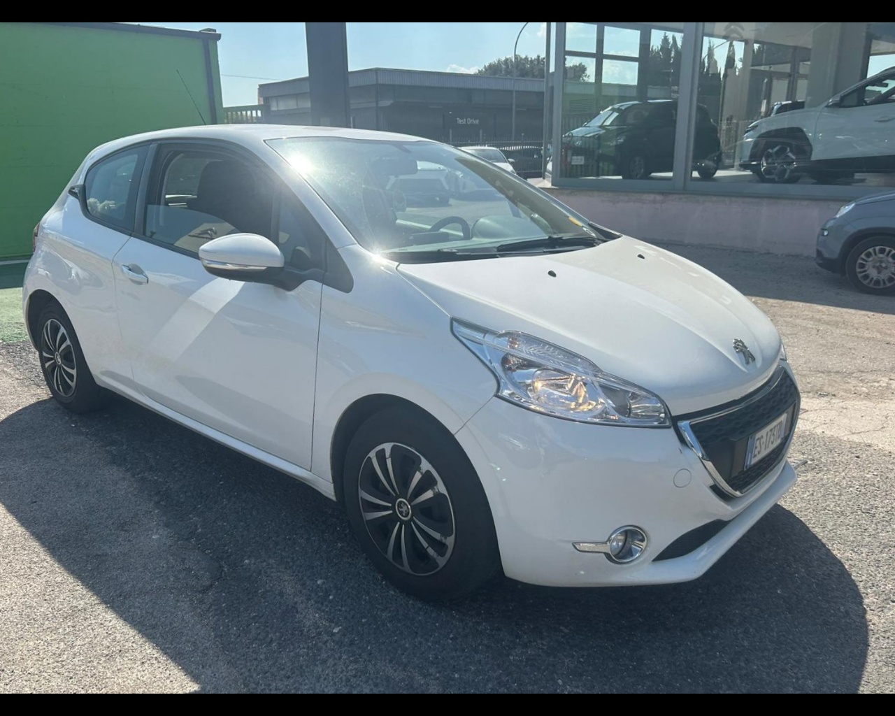 Foto PEUGEOT 208 3p 1.2 puretech (vti) 12v Access c/reg.vel.